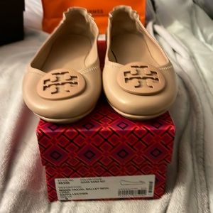 Tory Burch Minnie  travel ballet with logo size 8